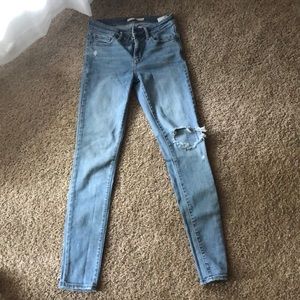 Size 25 Levi jeans with distressing on left knee